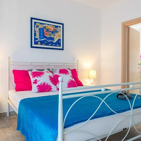 Mihaela & Brigita Bayview Apartment *