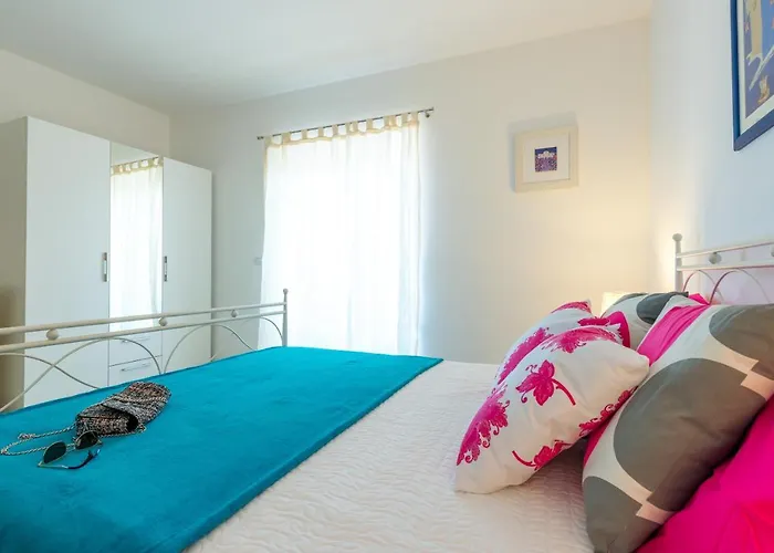 Mihaela & Brigita Bayview Апартаменты